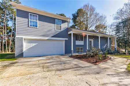 2435 Rolling View Dr SE Smyrna, GA 30080