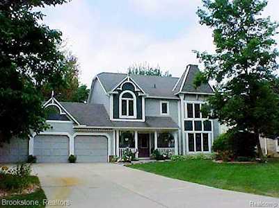 1485 Kings Pointe Rd Grand Blanc, MI 48439