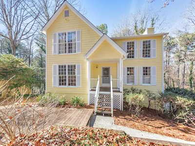 1879 Beaver Dam Ln NE Marietta, GA 30062