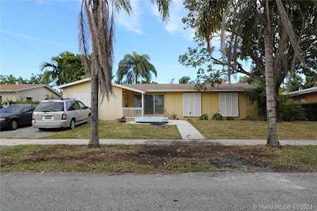 9975 SW 166th St Miami, FL 33157
