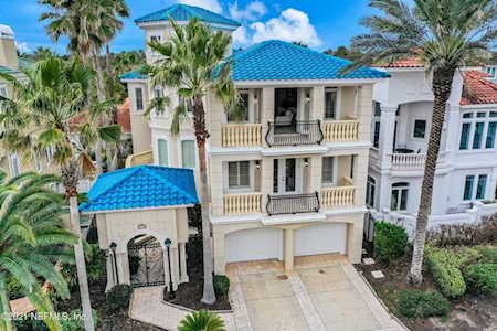 2218 Alicia Ln Atlantic Beach, FL 32233
