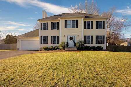 2 Helen Dr Woburn, MA 01801