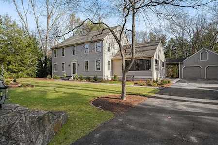 10 Woodcrest Dr Cumberland, RI 02864