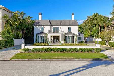 140 Brightwaters Blvd NE St Petersburg, FL 33704