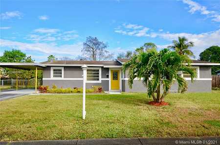 4785 NW 3rd St Plantation, FL 33317