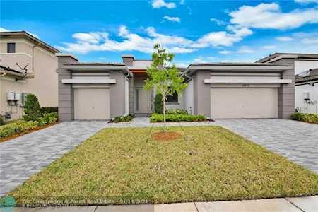 10715 Moore Dr Parkland, FL 33076