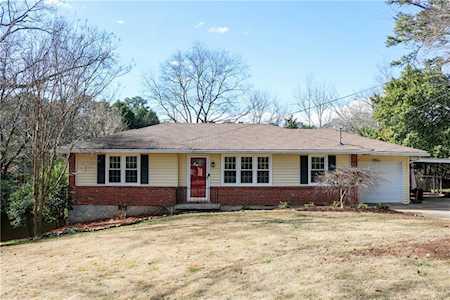 2733 Mount Olive Dr Decatur, GA 30033