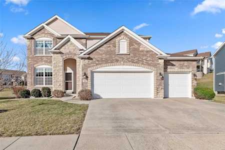 152 Wilmer Valley Dr Wentzville, MO 63385