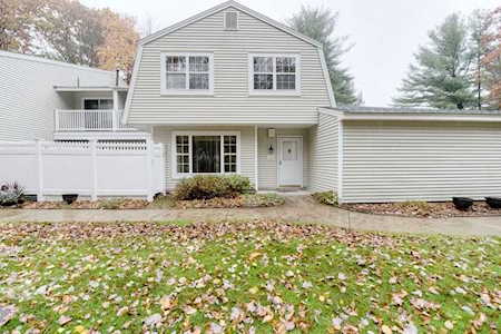 112 Edgebrook Dr #112 Boylston, MA 01505