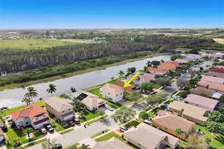 19306 SW 5th St Pembroke Pines, FL 33029