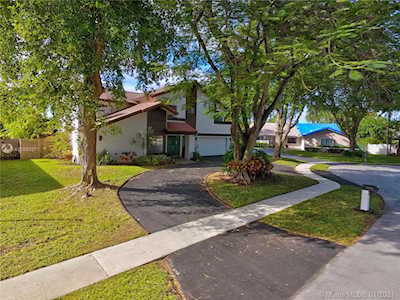 1011 NW 95th Ter Plantation, FL 33322