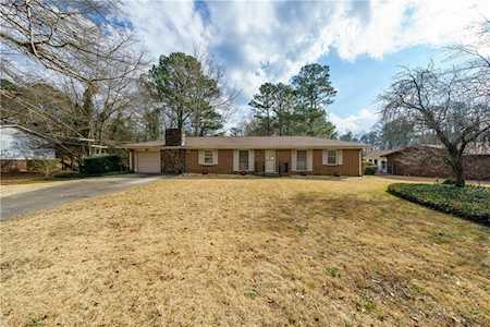 2082 N Oak Dr Lawrenceville, GA 30044