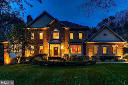 11622 Rolling Meadow Dr Great Falls, VA 22066