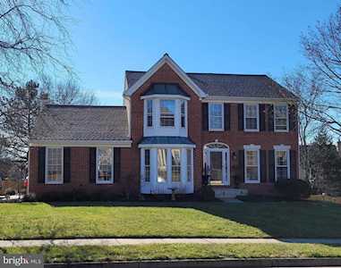 815 Spring Knoll Dr Herndon, VA 20170