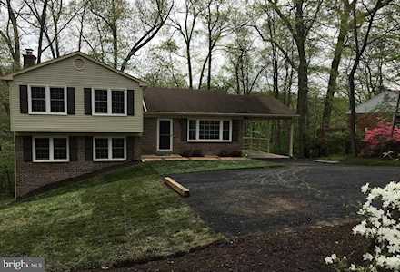 9909 Woodrow St Vienna, VA 22181