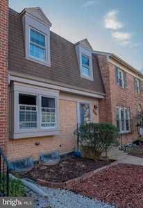 10303 Friendship Ct Fairfax, VA 22032