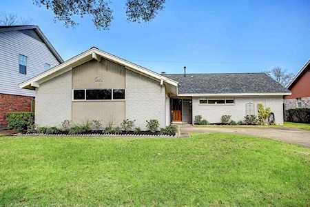 5614 Viking Dr Houston, TX 77092