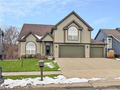 1404 Honeysuckle Dr Liberty, MO 64068