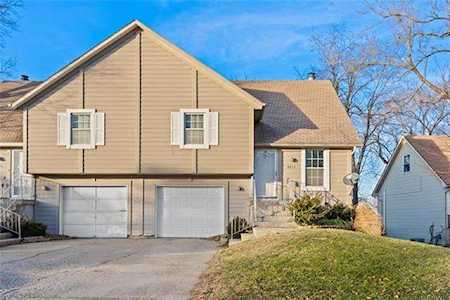 8213 Switzer Rd Overland Park, KS 66214