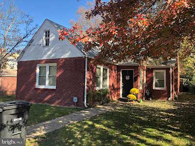 6811 Standish Dr Hyattsville, MD 20784