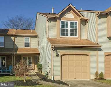 27 Hollowell Way Mount Laurel, NJ 08054