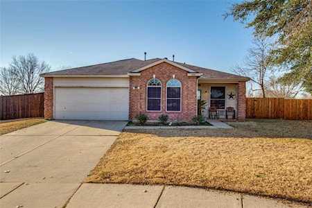 8008 Cherry Tree Lane Denton, TX 76210