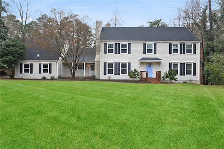 1544 Huntingdon Trl Sandy Springs, GA 30350