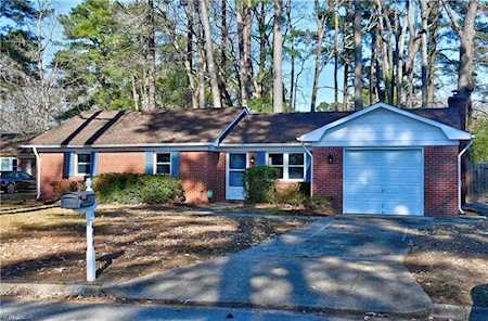 486 Cranston Ln Virginia Beach, VA 23452
