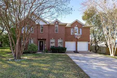 1911 Holly Hill DR Leander, TX 78641