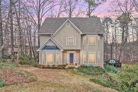 5008 Willow Creek Dr Woodstock, GA 30188