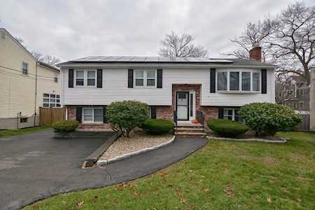 61 Rivers Ln Malden, MA 02148