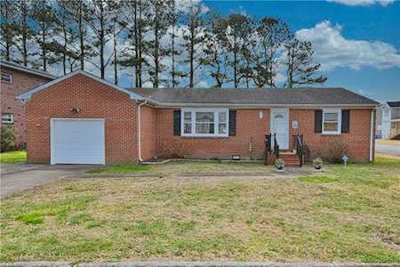 24 Harris Rd Portsmouth, VA 23702