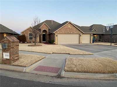 3008 Brookstone Lakes Dr Yukon, OK 73099