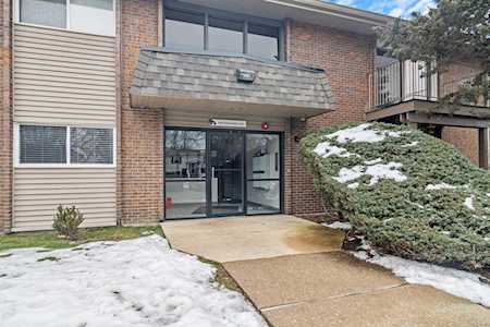 4425 Blackhawk Ln #102 Lisle, IL 60532