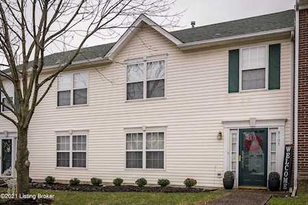 8107 Aspen Green Ln Louisville, KY 40291