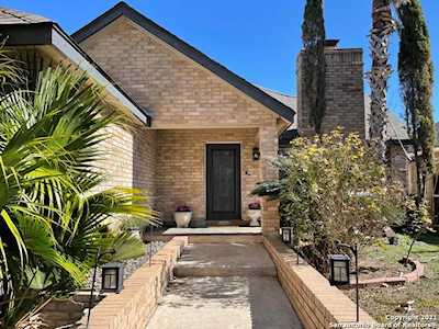 9127 Windgarden Windcrest, TX 78239