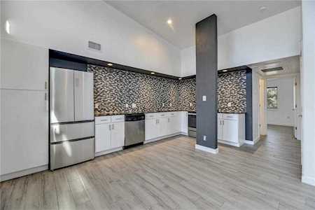 2200 Dickson DR #218 Austin, TX 78704