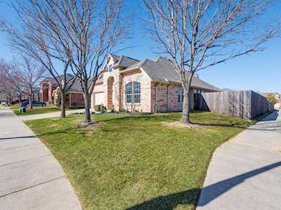 5800 Meadowglen Drive Denton, TX 76226