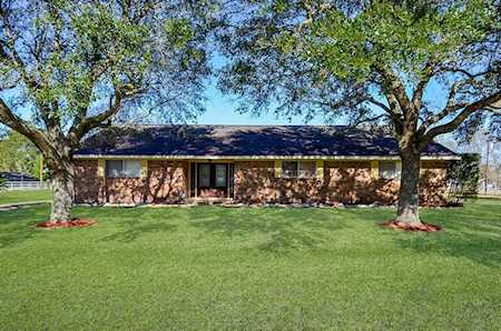 6107 Manry Ave Pearland, TX 77581