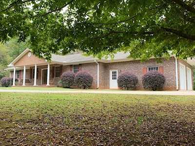 8820 Knoll Dr Gainesville, GA 30506