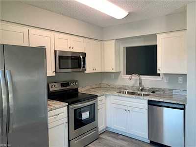 3247 Creekside Dr Virginia Beach, VA 23453