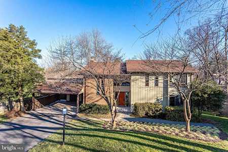 6400 Woodsong Ct Mclean, VA 22101