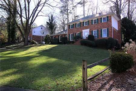 1741 Kellogg Springs Dr Dunwoody, GA 30338
