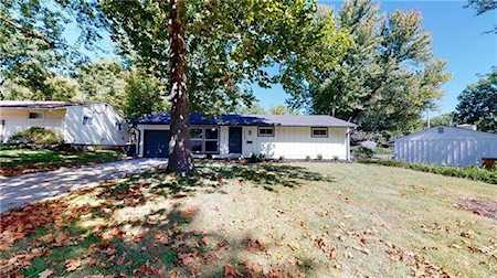 6104 W 77th St Prairie Village, KS 66208