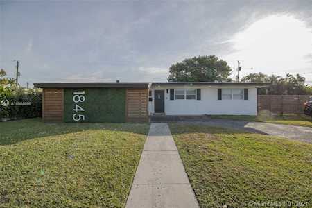 1845 SW 87th Ct Miami, FL 33165