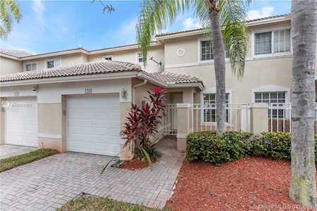 2293 NW 170th Ave Pembroke Pines, FL 33028