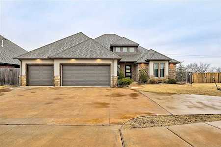 4124 Acoma Dr Moore, OK 73160