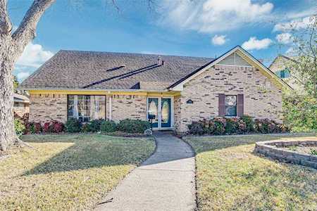 1827 Shady Glen Lane Dallas, TX 75232