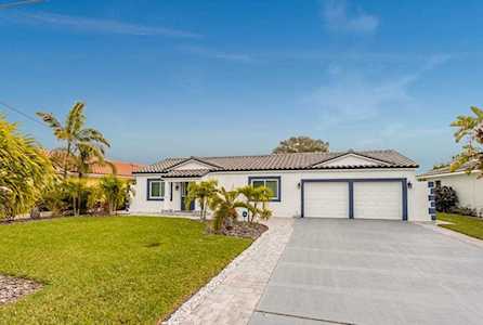 2747 Hibiscus Dr W Belleair Beach, FL 33786