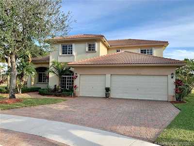 19030 SW 65th St Pembroke Pines, FL 33332